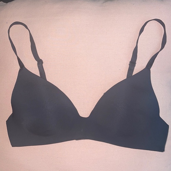 Victoria's Secret T-Shirt Size 32B Bra Black - Picture 2 of 7